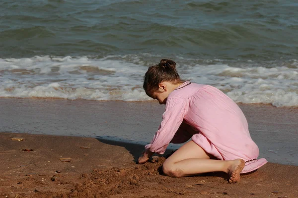 Immagine Esterna Bella Bambina Che Gioca Sulla Spiaggia Mare Crimea — Foto Stock