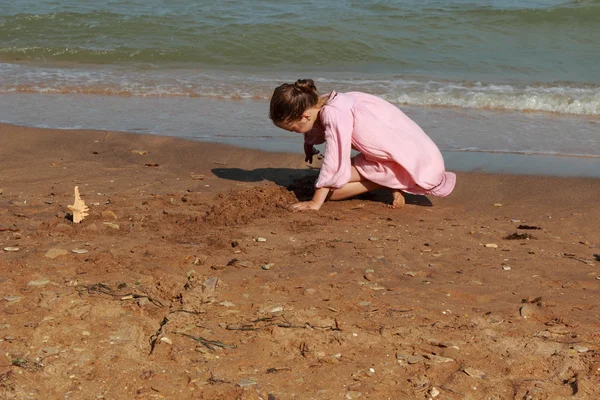 Outdoor Image Beautiful Little Girl Playing Sea Beach East Crimea — Stock Photo, Image