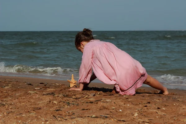 Imagen Aire Libre Hermosa Niña Jugando Sobre Playa Del Mar —  Fotos de Stock