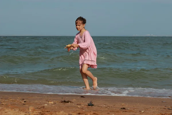 Outdoor Image Beautiful Little Girl Playing Sea Beach East Crimea — Stock Photo, Image