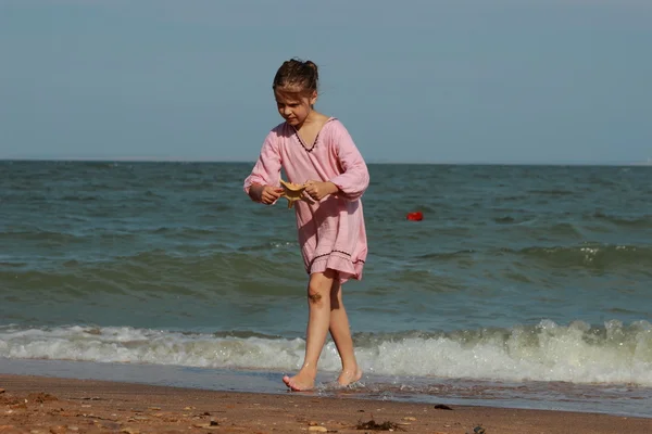 Outdoor Image Beautiful Little Girl Playing Sea Beach East Crimea — Stock Photo, Image