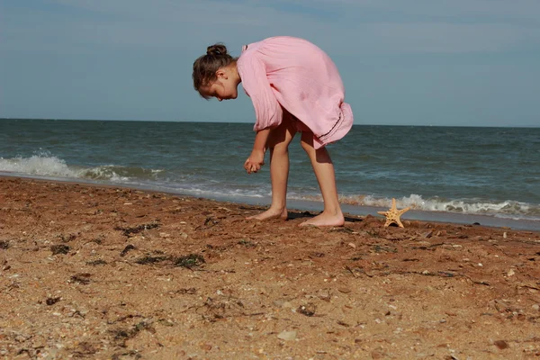 Immagine Esterna Bella Bambina Che Gioca Sulla Spiaggia Mare Crimea — Foto Stock