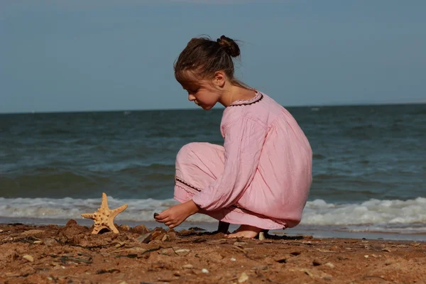 Outdoor Image Beautiful Little Girl Playing Sea Beach East Crimea — Stock Photo, Image