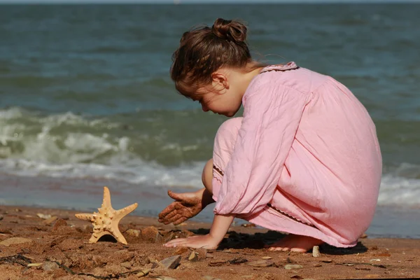 Outdoor Image Beautiful Little Girl Playing Sea Beach East Crimea — Stock Photo, Image