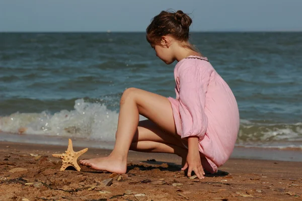 Outdoor Image Beautiful Little Girl Playing Sea Beach East Crimea — Stock Photo, Image