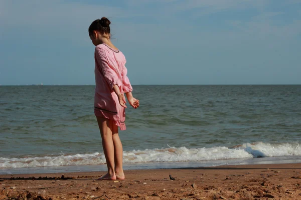 Bambina vicino al mare — Foto Stock