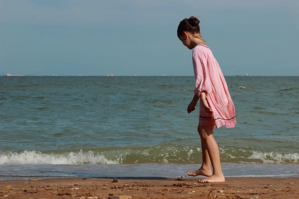 Beautiful Little Girl Wearing Light Pink Dress Playing Pebbles Seaside — Stock Photo, Image