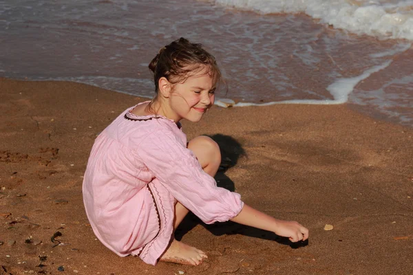 Ребенок у моря, Восточный Крым — стоковое фото