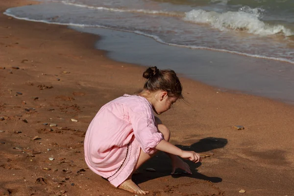 Kid plaing near the sea, East Crimea — Stock Photo, Image