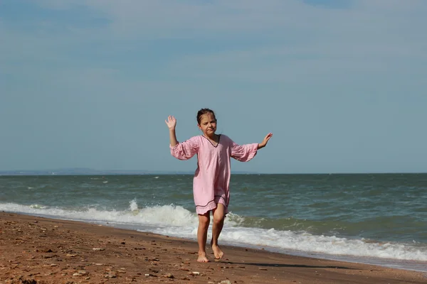 Pretty girl at sea beach, Crimea — Stock Photo, Image