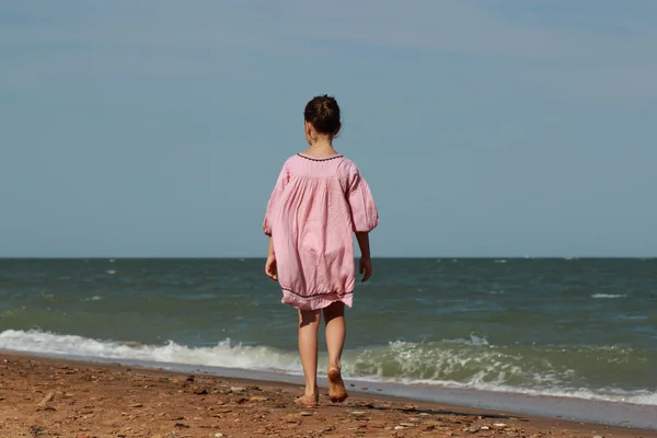 Ładna dziewczyna na plaży, Krym — Zdjęcie stockowe
