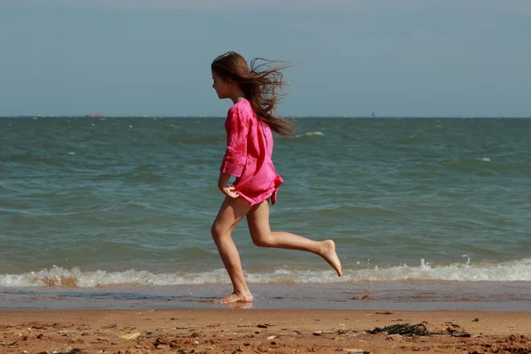 Carino ragazza all'aperto — Foto Stock