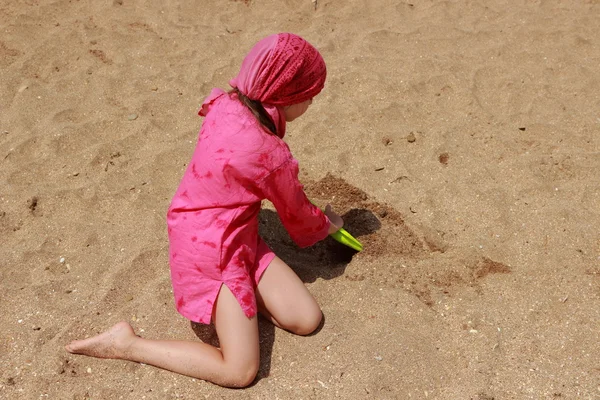 Little girl outdoor — Stock Photo, Image