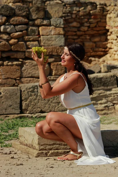 Lovely woman as a goddess — Stock Photo, Image