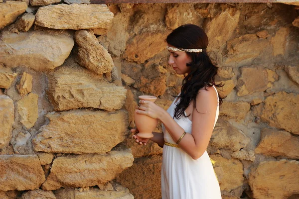 Vrouw in Griekse stijl — Stockfoto