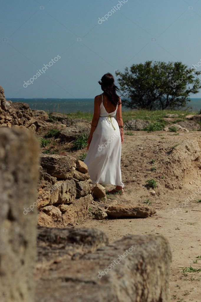 Linda Joven Vestido Blanco Largo Estilo Griego Las Excavaciones