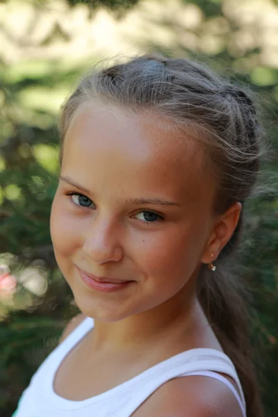 Little girl outdoor — Stock Photo, Image