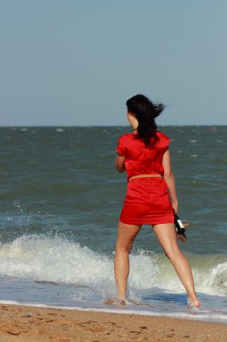 Kırmızılı Kadın