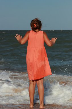 Genç model kameraya poz