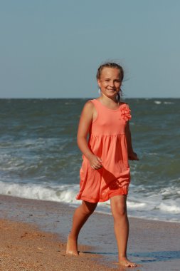 Genç model kameraya poz