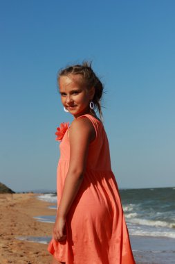 Genç model kameraya poz