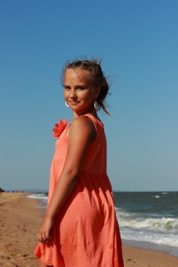 Genç model kameraya poz