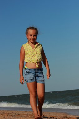 Genç model kameraya poz