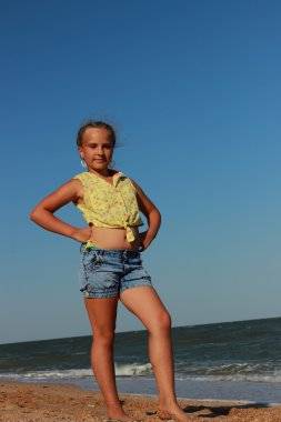 Genç model kameraya poz