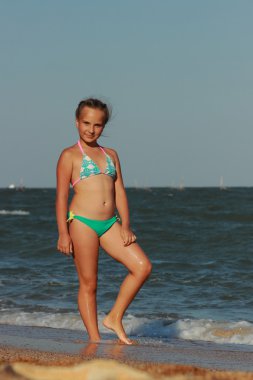Genç model kameraya poz