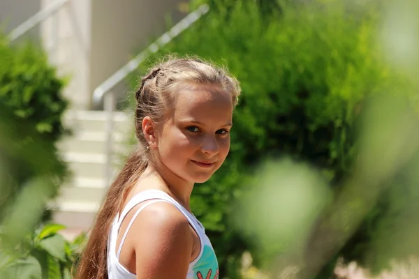 Little girl outdoor — Stock Photo, Image