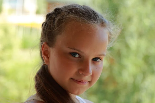 Menina pequena ao ar livre — Fotografia de Stock