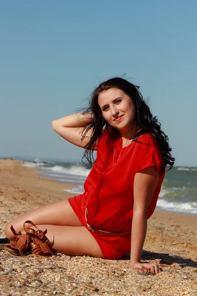 Senhora de vermelho sobre o Mar Negro — Fotografia de Stock