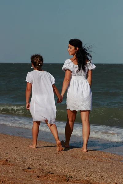 Lycklig Familj Vilar Stranden Över Svarta Havet Krim — Stockfoto