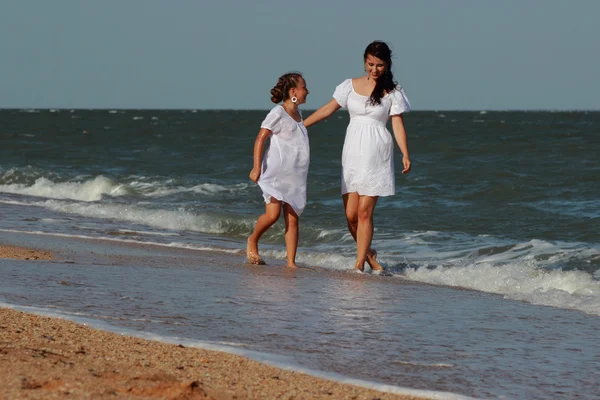 Famiglia Felice Che Riposa Spiaggia Sul Mar Nero Crimea — Foto Stock