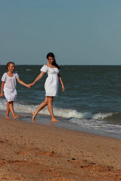 Lycklig Familj Vilar Stranden Över Svarta Havet Krim — Stockfoto