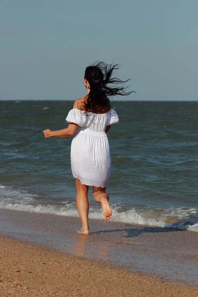 Bella giovane donna in posa — Foto Stock