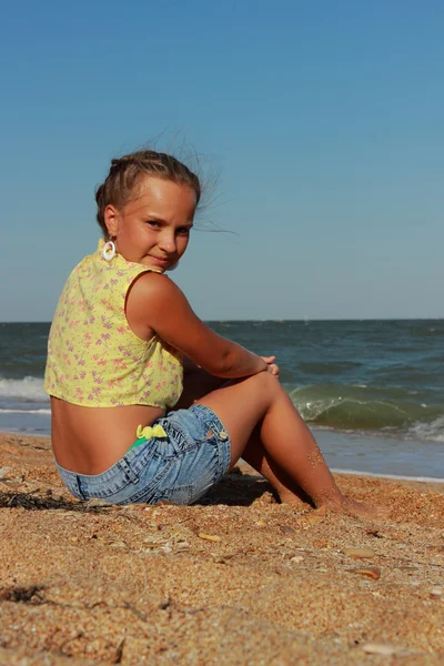 Menina e Mar Negro — Fotografia de Stock