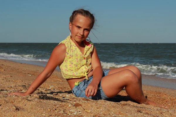 Little girl and Black Sea — Stock Photo, Image