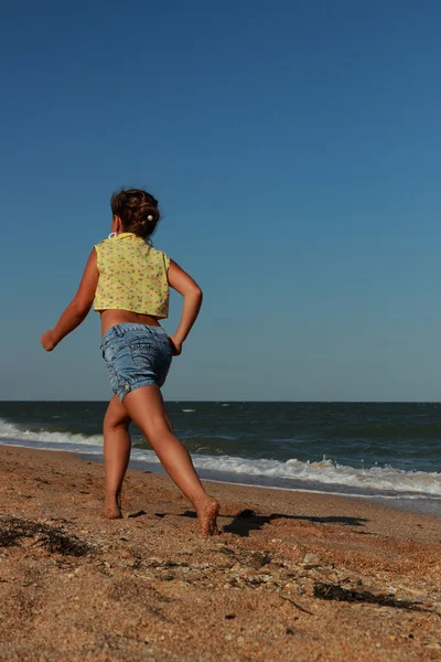 Jeune modèle posant sur la caméra — Photo