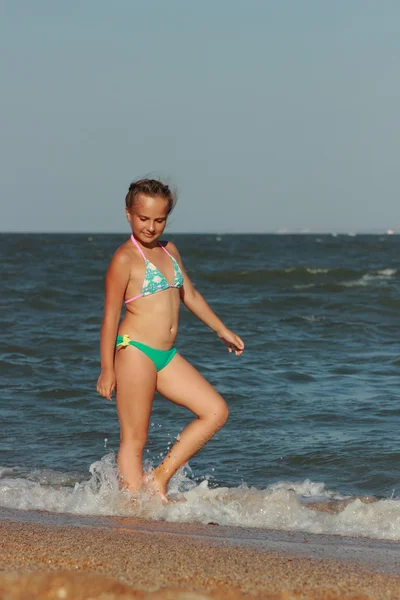 Genç model kameraya poz