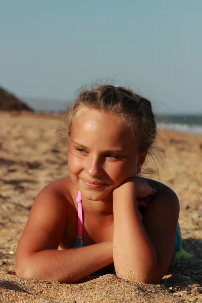 Little girl outdoor — Stock Photo, Image