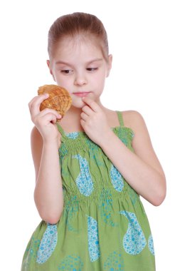 Deniz kabuğu olan kız