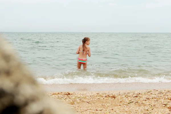 Bambina all'aperto — Foto Stock