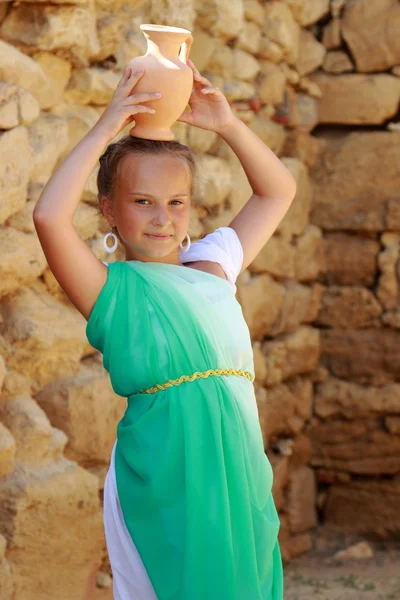 Little girl holding a Greek amphora — Stock Photo, Image