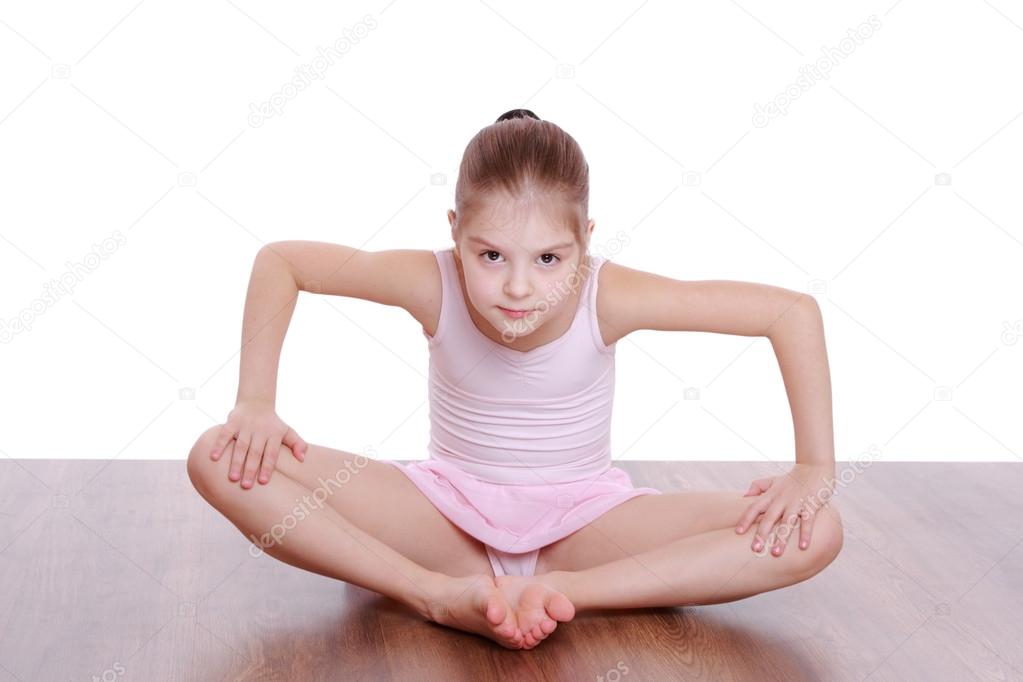 https://st2.depositphotos.com/1037331/5495/i/950/depositphotos_54952217-stock-photo-little-ballerina-stretching.jpg