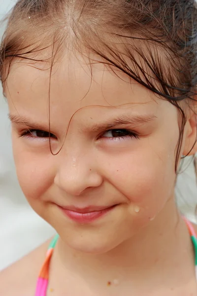 Menina Bonito Feliz Jogo Maiô Brilhante Divirta Praia Férias Férias — Fotografia de Stock