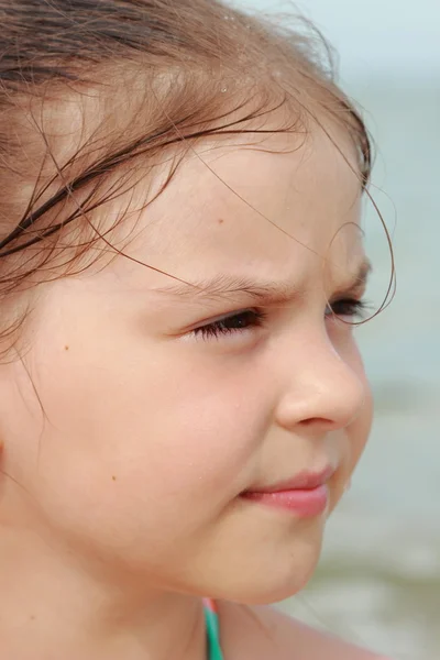 Menina Bonito Feliz Jogo Maiô Brilhante Divirta Praia Férias Férias — Fotografia de Stock