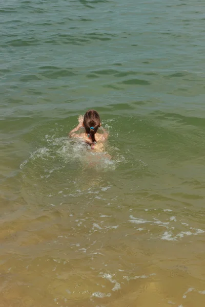 Encantadora Niña Feliz Traje Baño Para Nadar Mar Día Verano — Foto de Stock