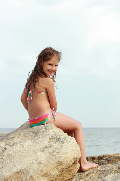 Vacances Été Belle Fille Reposant Sur Plage Près Eau Mer — Photo