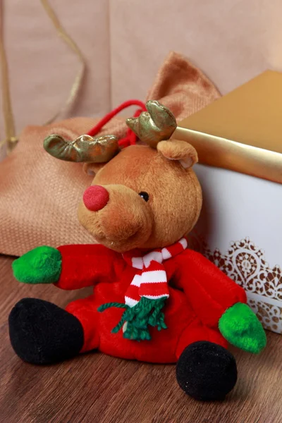 クリスマス鹿グッズをプレゼント — ストック写真